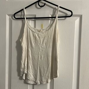 Flowy white garage tank